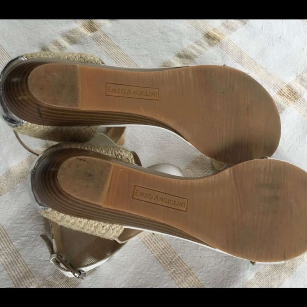 9 1/2 ENZO ANGIOLINI SILVER, WHITE, & JUTE SANDAL - Picture 4 of 11